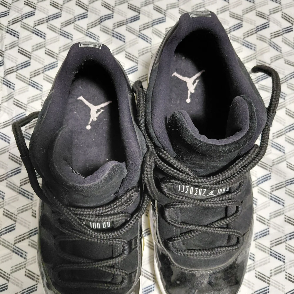 Jordan Black and Yellow Sneakers - Picture 2 of 8